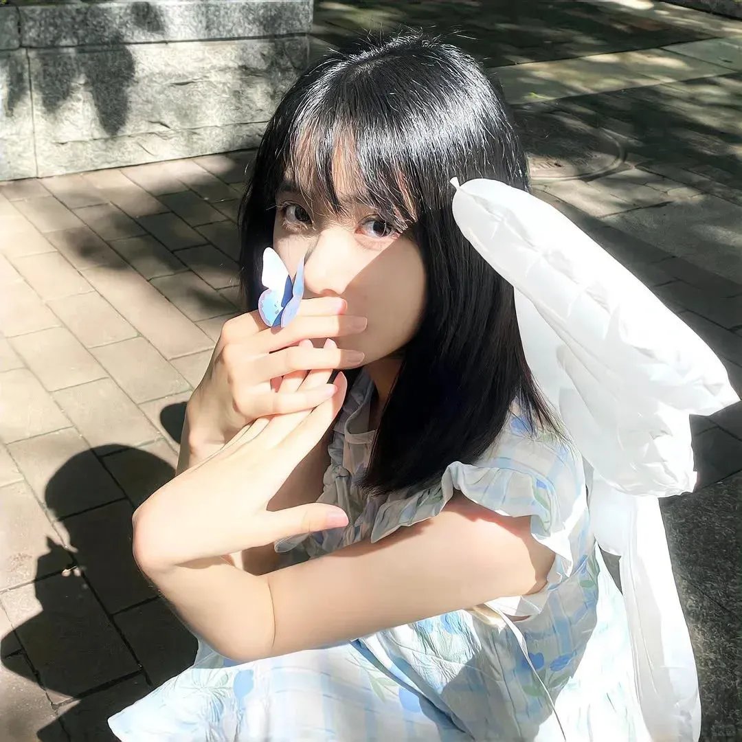黑色警戒线海报